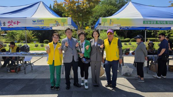 군포2동 주민자치회, 추석 앞두고 ‘도농상생 직거래장터’ 성황리 개최