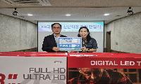 KB국민은행 산본역지점, 군포시립노인요양센터에 800만원 후원…생활실 TV 26대 교체 지원